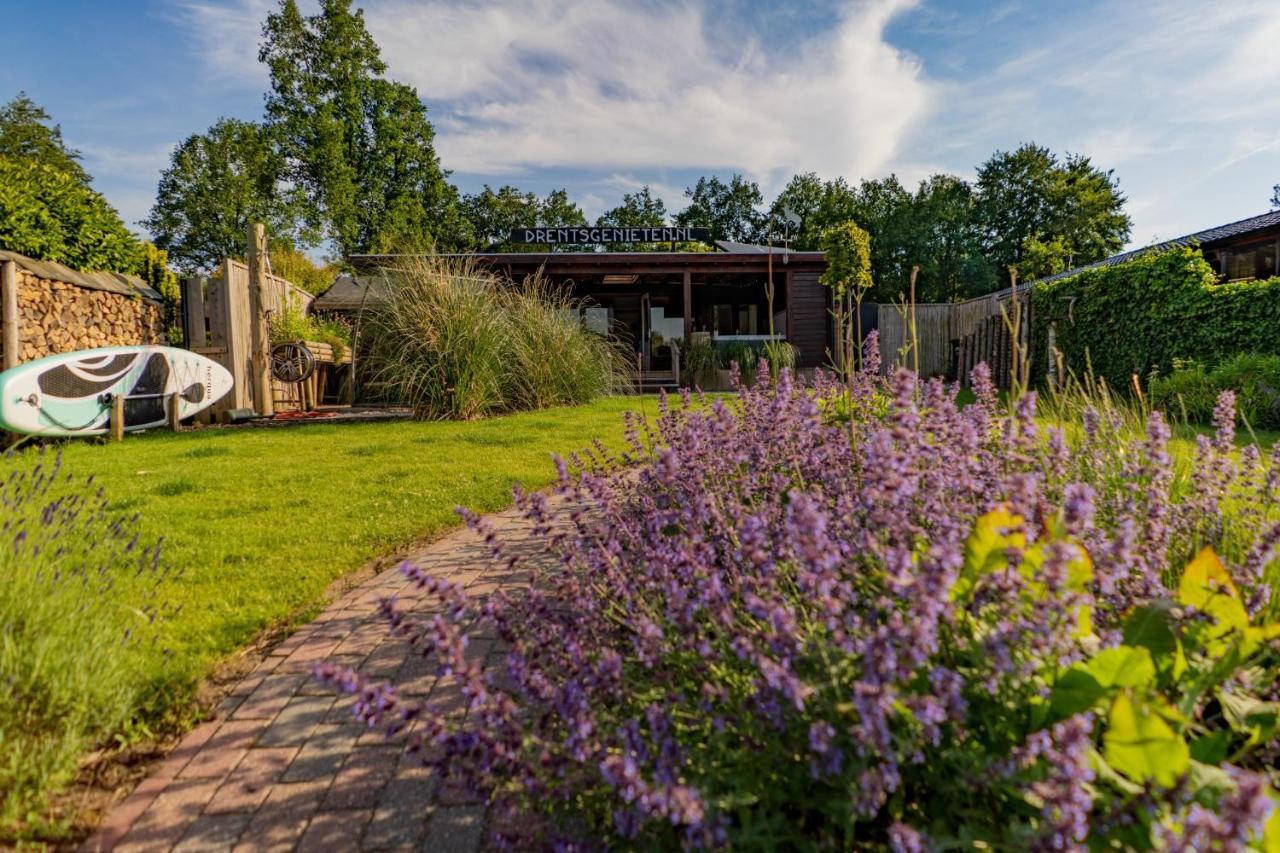 Drents Genieten - Lavendelheide Met Uitzicht Op Het Water Erm Kültér fotó