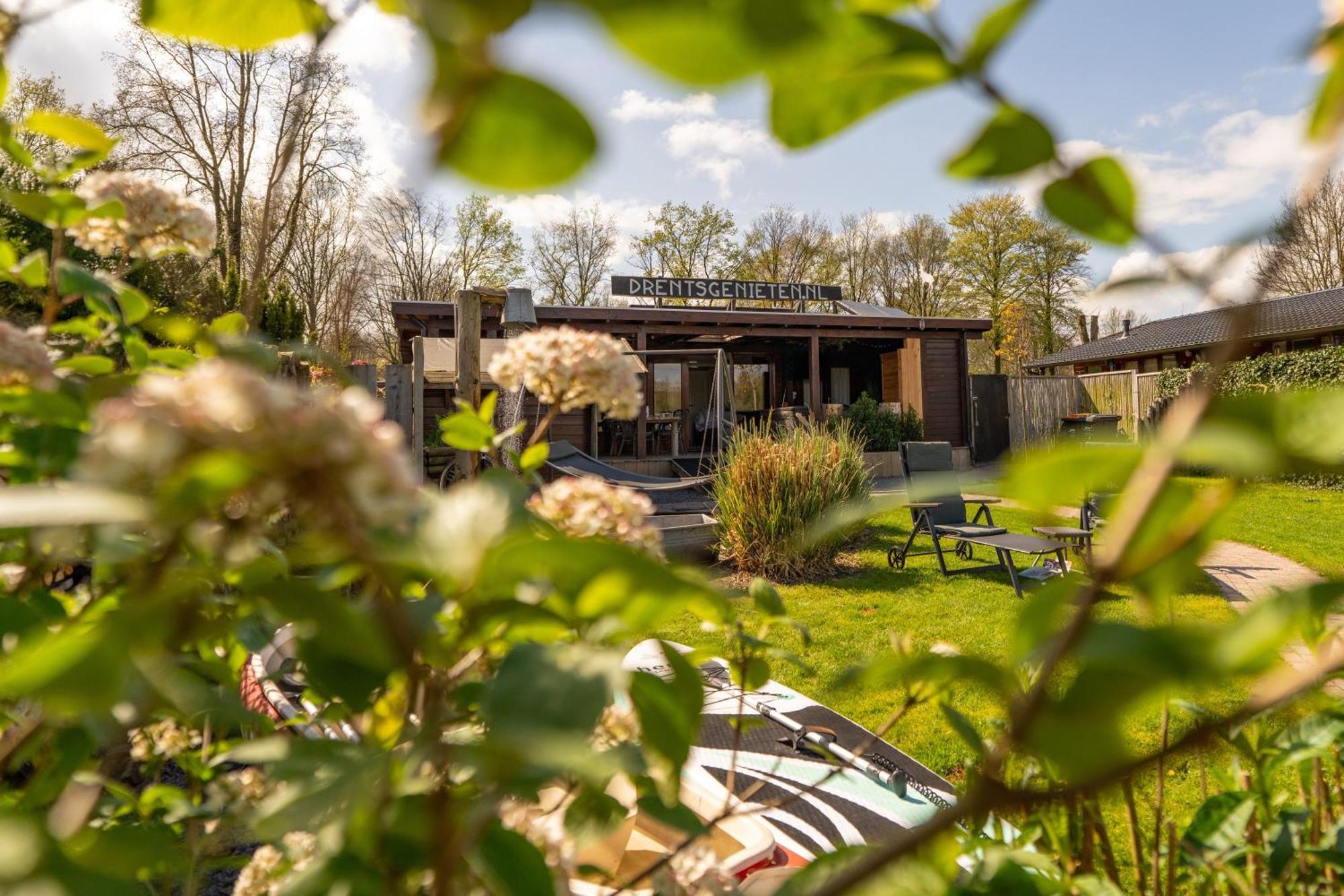 Drents Genieten - Lavendelheide Met Uitzicht Op Het Water Erm Kültér fotó