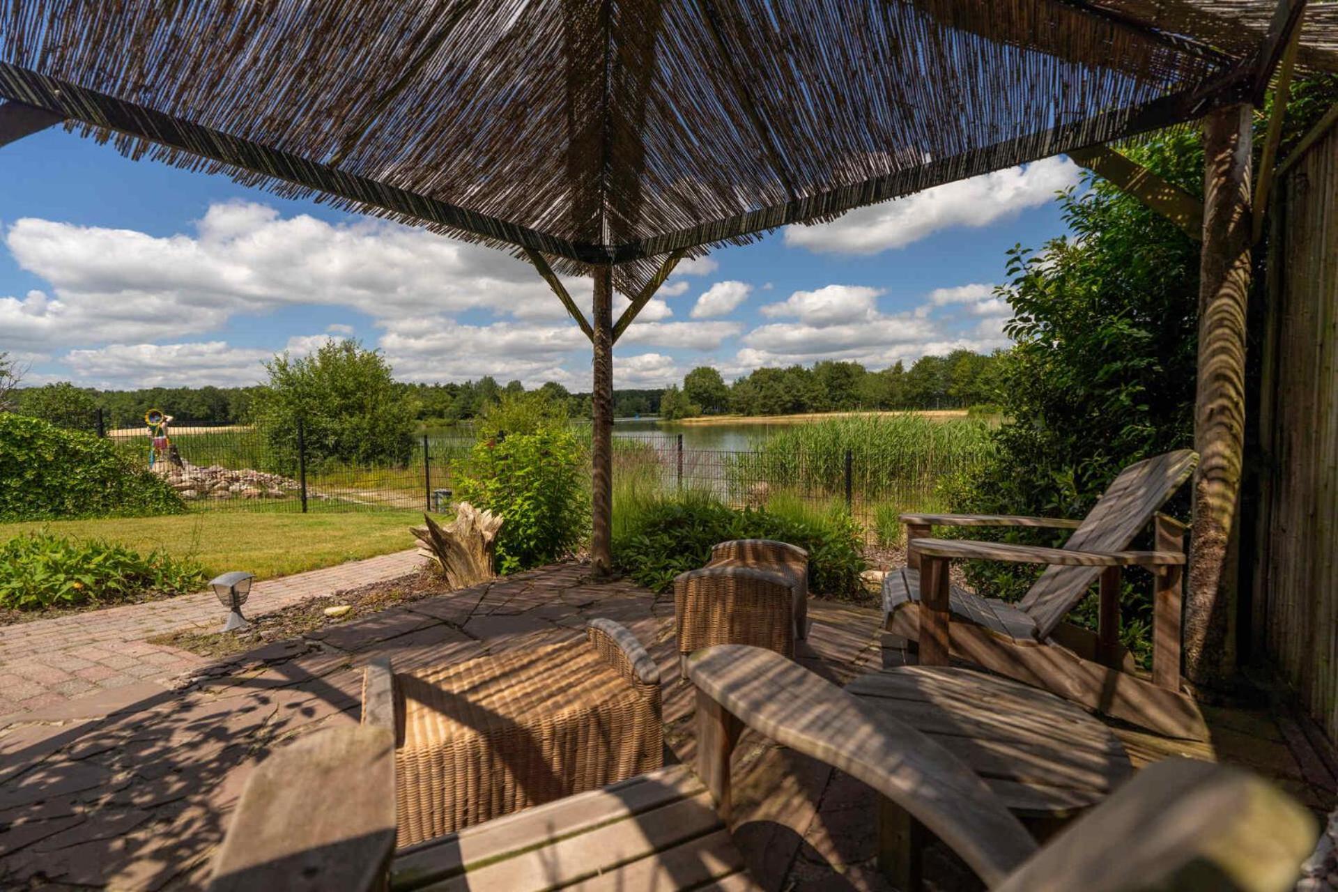 Drents Genieten - Lavendelheide Met Uitzicht Op Het Water Erm Kültér fotó